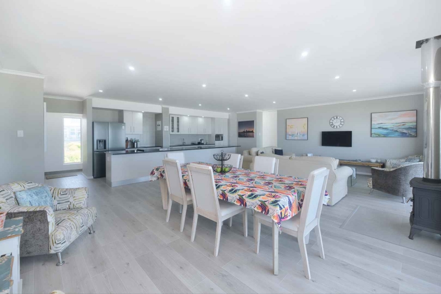 5 Bedroom Property for Sale in Kleinbaai Western Cape